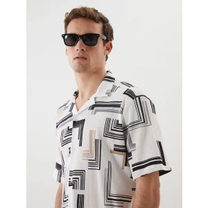 LCW Vision Beyaz Regular Fit Kısa Kollu Desenli Erkek Gömlek