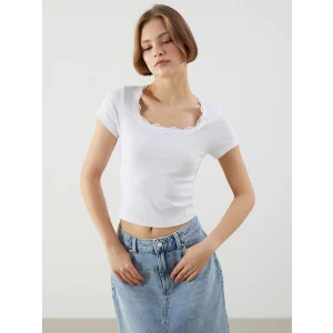 XSIDE Beyaz U Yaka Dantel Detaylı Crop