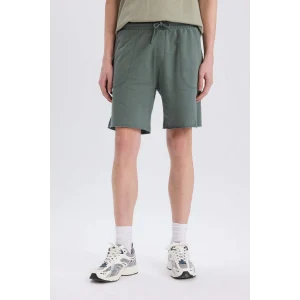 Defacto B8673 Yeşil %100 Pamuk Slim Fit Dar Kesim Dar Paça Cepli Basic Düz Şort