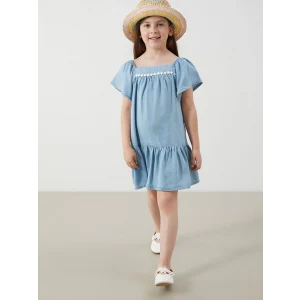 LCW Kids Mavi Çiçek Nakışlı Kız Çocuk Jean Elbise
