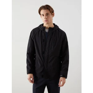 LCWAIKIKI Classic Siyah Standart Kalıp Kapüşonlu Erkek Mont