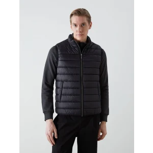 LCWAIKIKI Classic Siyah Standart Kalıp Dik Yaka Erkek Şişme Yelek