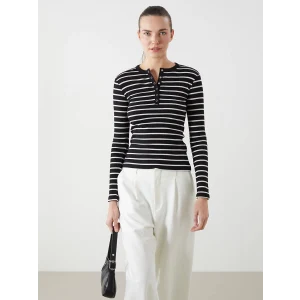 LCWAIKIKI Classic Siyah Bisiklet Yaka Çizgili Kadın Tişört