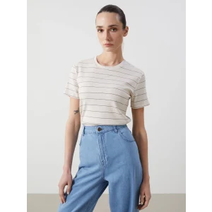 LCWAIKIKI Classic Bej Bisiklet Yaka Çizgili Kadın Tişört