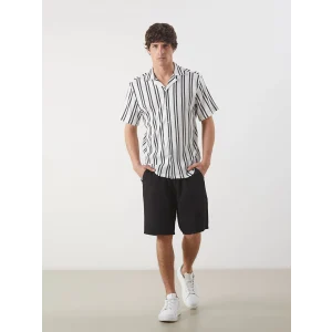 LCW Vision Siyah Standart Kalıp Keten Görünümlü Erkek Şort