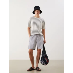 LCWAIKIKI Classic Gri Diz Hizası Boy Basic Erkek Deniz Şortu