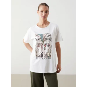 LCWAIKIKI Classic Ekru Bisiklet Yaka Baskılı Kadın Tişört