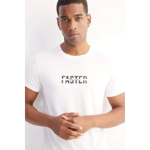 Defacto D7811 Beyaz DeFactoFit Esnek Kumaş Slim Fit Dar Kesim Bisiklet Yaka Baskılı Sporcu Kısa Kollu Tişört