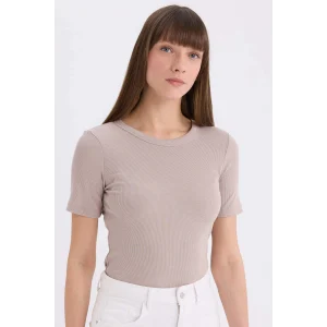 Defacto C0097 Bej Slim Fit Dar Kesim Bisiklet Yaka Fitilli Kaşkorse Basic Düz Kısa Kollu Tişört