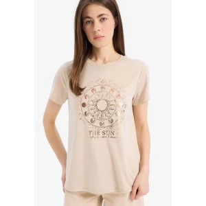 Defacto E5146 Bej Regular Fit Bisiklet Yaka Astral Baskılı Kısa Kollu Tişört