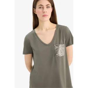 Defacto U3769 Haki Regular Fit V Yaka Cepli Kısa Kollu Tişört