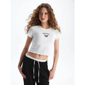 XSIDE Beyaz Bisiklet Yaka Nakışlı Kısa Kollu Kadın Tişört