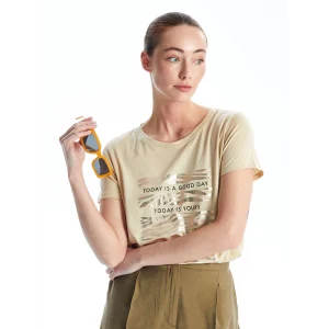 LCWAIKIKI Basic Bej Bisiklet Yaka Baskılı Kısa Kollu Kadın Tişört