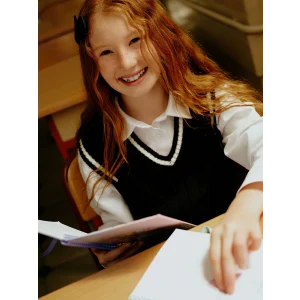 LCW Kids Siyah V Yaka Kız Çocuk Triko Süveter