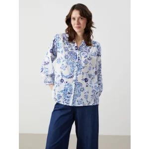 LCWAIKIKI Classic Mavi Kaçık Yaka Çiçekli Kadın Bluz