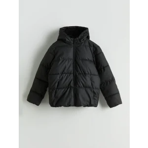 LCW Kids Siyah Kapüşonlu Erkek Çocuk Şişme Mont