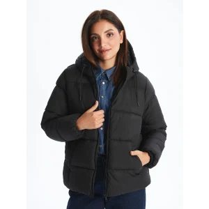 LCWAIKIKI Classic Siyah Kapüşonlu Kadın Şişme Mont