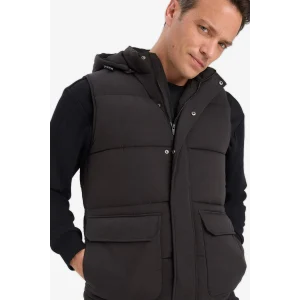 Defacto W5509AZBK27 Siyah Su İtici Regular Fit Kapüşonlu Fermuarlı İç Cepli Şişme Yelek