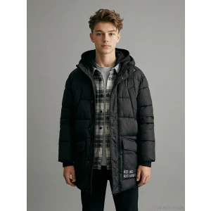 LCW Kids Siyah Kapüşonlu Erkek Çocuk Şişme Mont