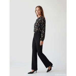 LCW Grace Siyah Fırfırlı Dik Yaka Çiçekli Bluz