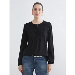 LCW Grace Siyah Bağlamalı Yaka Nakışlı Bluz