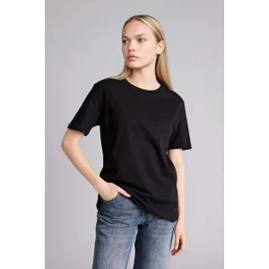 Defacto W9584AZBK81 Siyah Regular Fıt Bisiklet Yaka Basıc Düz Penye Kısa Kollu Tişört