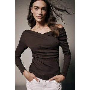 Defacto G7805AXBN267 Kahve Slım Fıt Wrap Yaka Ribana Uzun Kollu Tişört