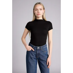 Defacto E5906AXBK81 Siyah Slım Fıt Yarım Balıkçı Yaka Tişört