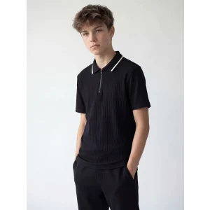 LCW Kids Siyah Polo Yaka Dokulu Erkek Çocuk Tişört