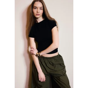 Defacto E5906AXBK81 Siyah Slım Fıt Yarım Balıkçı Yaka Tişört