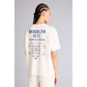 Defacto G9307AXER105 Ekru NBA Brooklyn Nets Relax Fıt Kısa Kollu Tişört