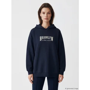 LCW Modest Lacivert Kapüşonlu Brooklyn Baskılı Kadın Sweatshirt Tunik