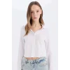 Defacto A0012 Beyaz Coool Fitted Basic Düz Düğmeli Uzun Kollu Crop Beyaz Gömlek