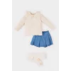 Defacto D9374 Ekru Kız Bebek 3lü Takım Bebe Yaka Uzun Kollu Tişört Beli Lastikli Jean Şort Etek Külotlu Çorap