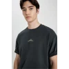 Defacto B4650 Antrasit Comfort Regular Fit Rahat Kalıp Bisiklet Yaka Sırt Baskılı Kısa Kollu Tişört