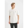 Defacto B4369 Ekru Comfort Regular Fit Rahat Kalıp Bisiklet Yaka Sırt Baskılı Kısa Kollu Tişört