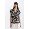 Defacto D2941 Siyah Regular Fit Apaş Yaka Desenli Kısa Kollu Bluz