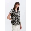 Defacto D2941 Siyah Regular Fit Apaş Yaka Desenli Kısa Kollu Bluz