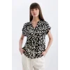 Defacto D2941 Siyah Regular Fit Apaş Yaka Desenli Kısa Kollu Bluz