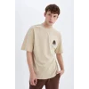 Defacto C5754 Bej Comfort Regular Fit Rahat Kalıp Bisiklet Yaka Sırt Baskılı Kısa Kollu Tişört