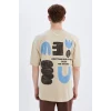 Defacto C5754 Bej Comfort Regular Fit Rahat Kalıp Bisiklet Yaka Sırt Baskılı Kısa Kollu Tişört