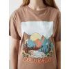 XSIDE Kahverengi Bisiklet Yaka Colorado Baskılı Kadın Tişört
