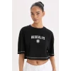 Defacto B9953 Siyah DeFactoFit NBA Brooklyn Nets Cropped Fit Bisiklet Yaka Kısa Kollu Tişört