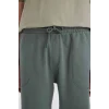 Defacto B8673 Yeşil %100 Pamuk Slim Fit Dar Kesim Dar Paça Cepli Basic Düz Şort