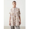 LCWAIKIKI Classic Bej Hakim Yaka Desenli Kadın Gömlek Tunik