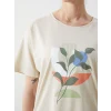 LCWAIKIKI Classic Bej Bisiklet Yaka Çiçekli Kadın Tişört