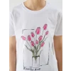 XSIDE Beyaz Bisiklet Yaka Gül Baskılı Kadın Tişört