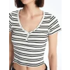 XSIDE Siyah V Yaka Çizgili Kısa Kollu Kadın Crop