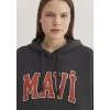 Mavi 1600361-80106 Mavi Logo Baskılı Kapüşonlu Antrasit Sweatshirt
