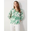 LCWAIKIKI Classic Yeşil Kaçık Yaka Çiçekli Kadın Bluz
